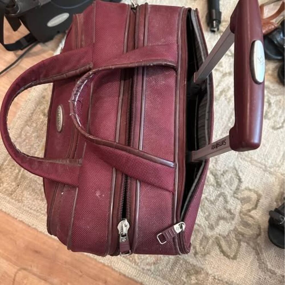 Samsonite suitcase with handle